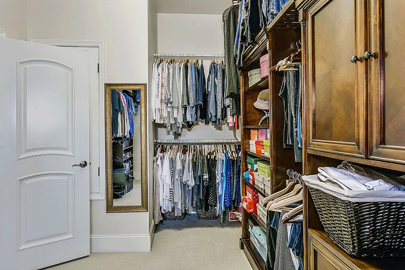 closet-organization-hanging-clothing-wardrobe-clothes